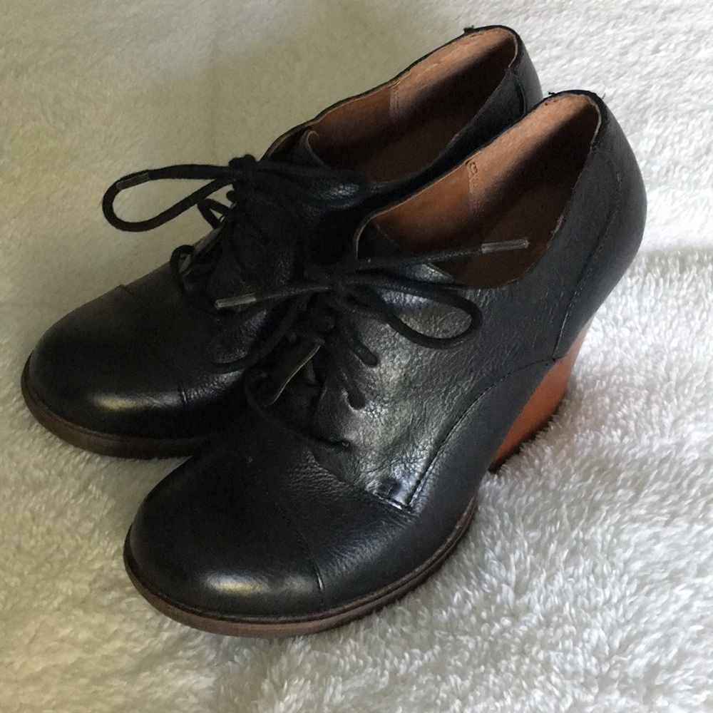 Korks by Kork-Ease Chianne lace up bootie